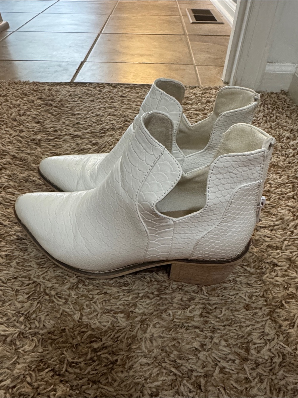 Women’s White Textured Ankle Booties - Stylish Cutout Chelsea